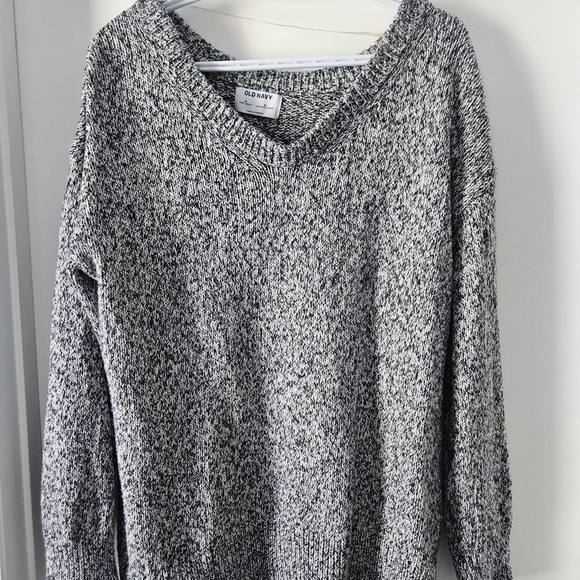 Old Navy Sweaters - Old Navy Black and White Crew Neck Sweater
